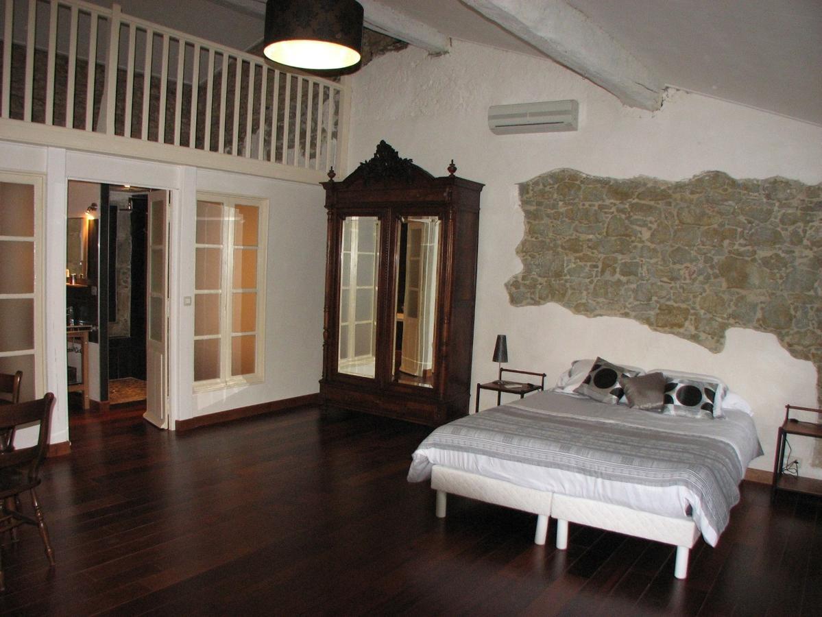 Chambres D'Hotes Domaine Saint-Joly Lasbordes Room photo